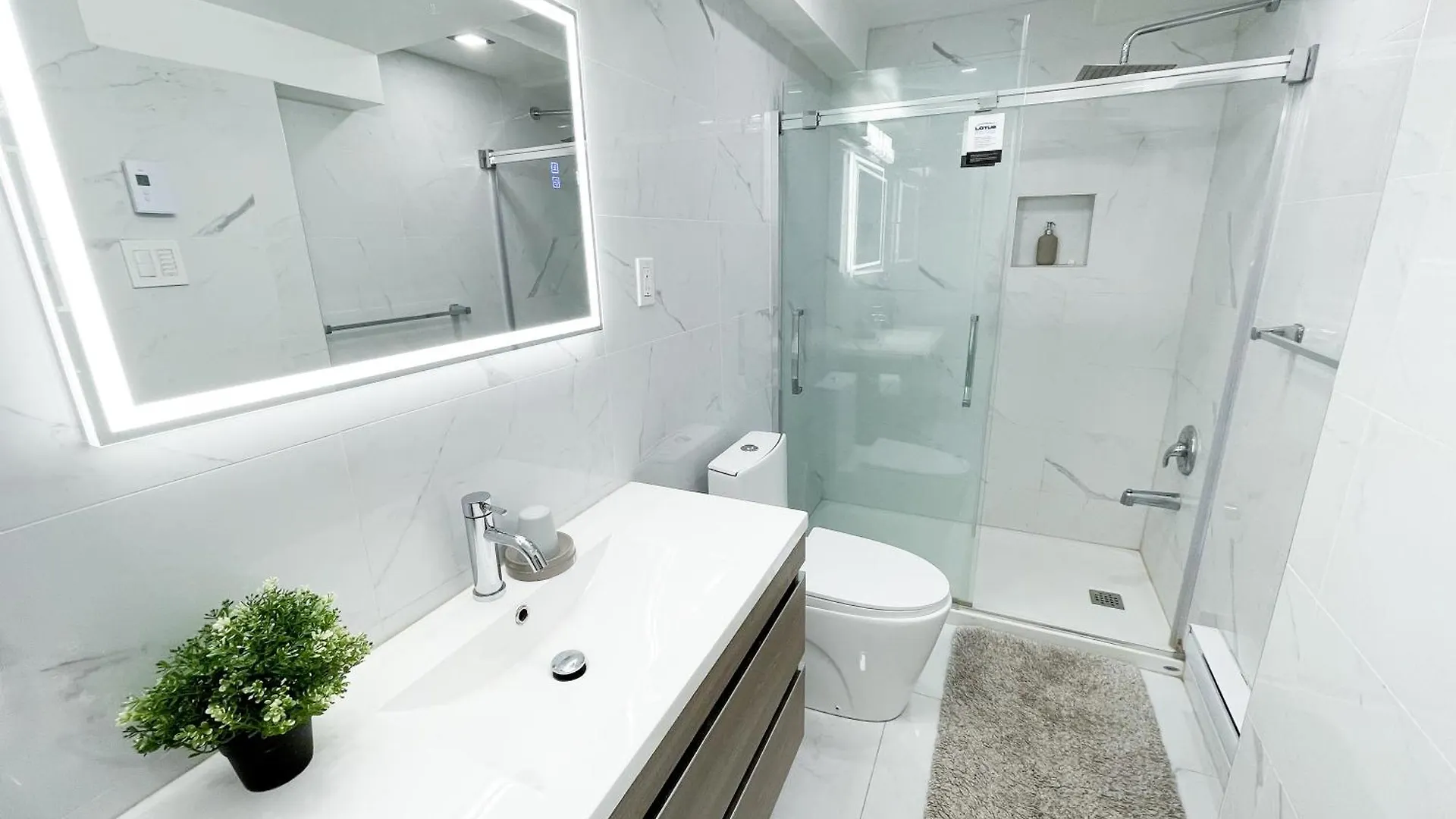 Entire Apartment Near Downtown Montreal & Trudeau Yul Airport Canada