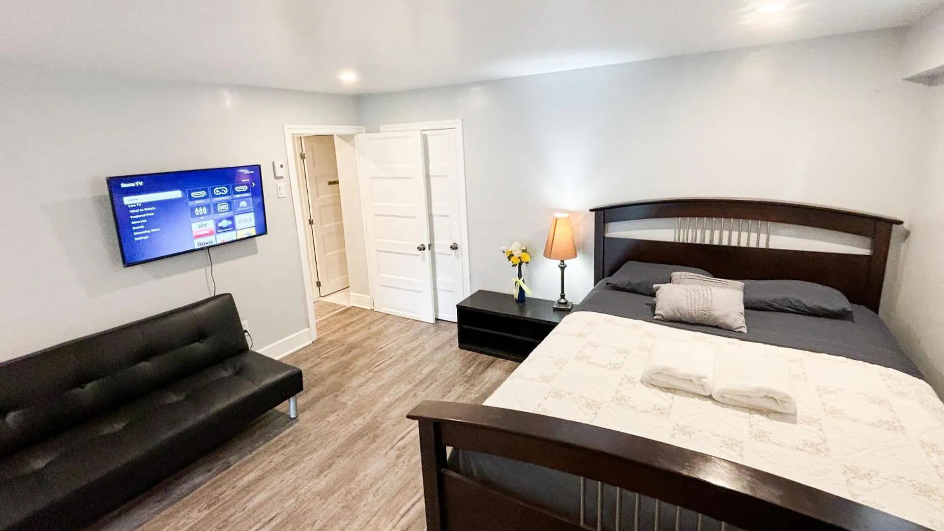 Entire Apartment Near Downtown Montreal & Trudeau Yul Airport Canada
